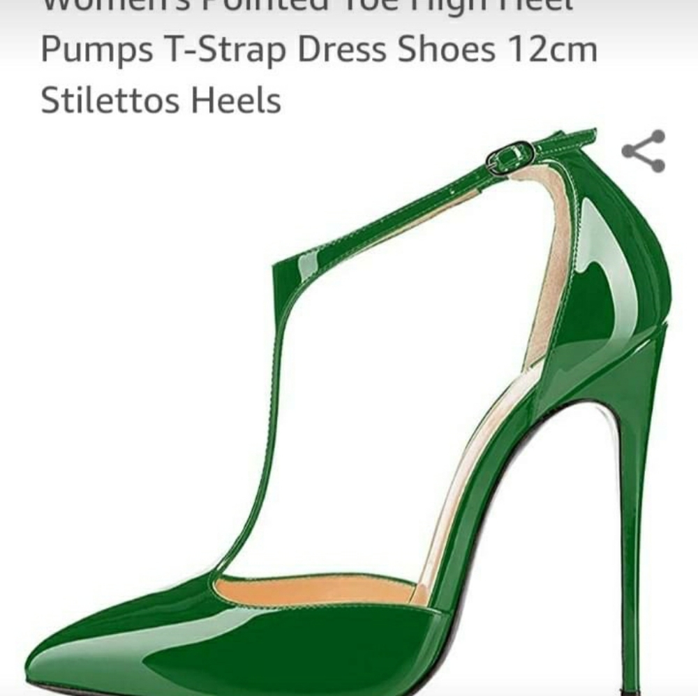 Stunning stilletto pump.